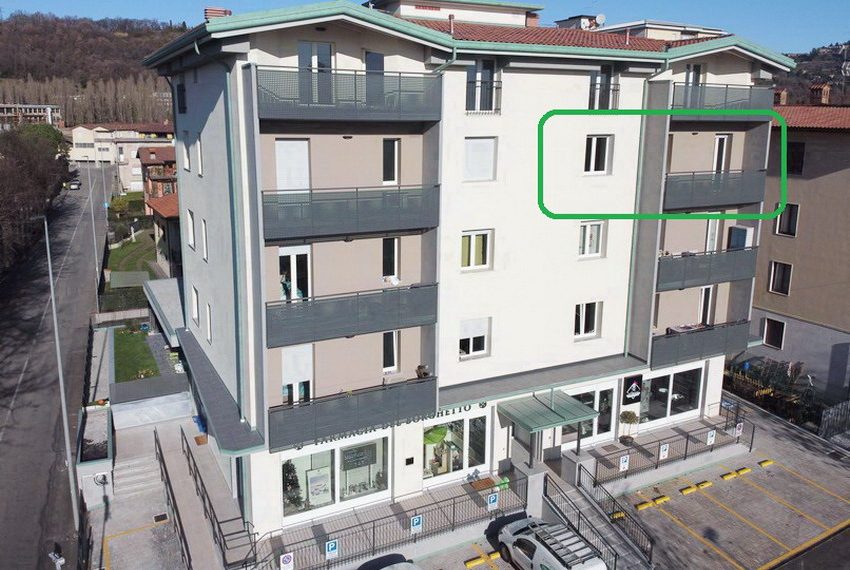 mozzo-11-bilocale-appartamento-terzo-piano-arredato-affitto-balcone